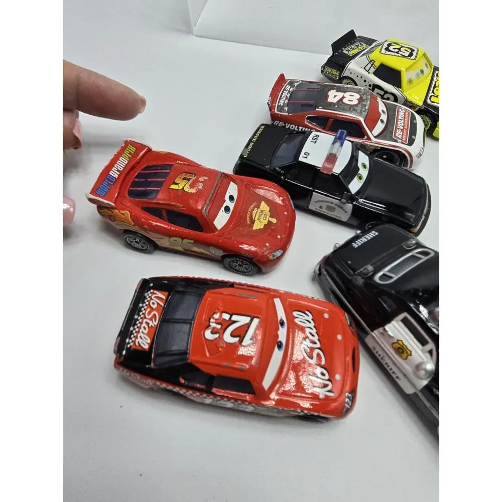 Disney/Pixar Cars Die Cast Toy Car Lot Lighting McQueen